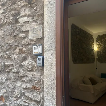 Incantevole E Storico In Pieno Centro 아파트 타오르미나